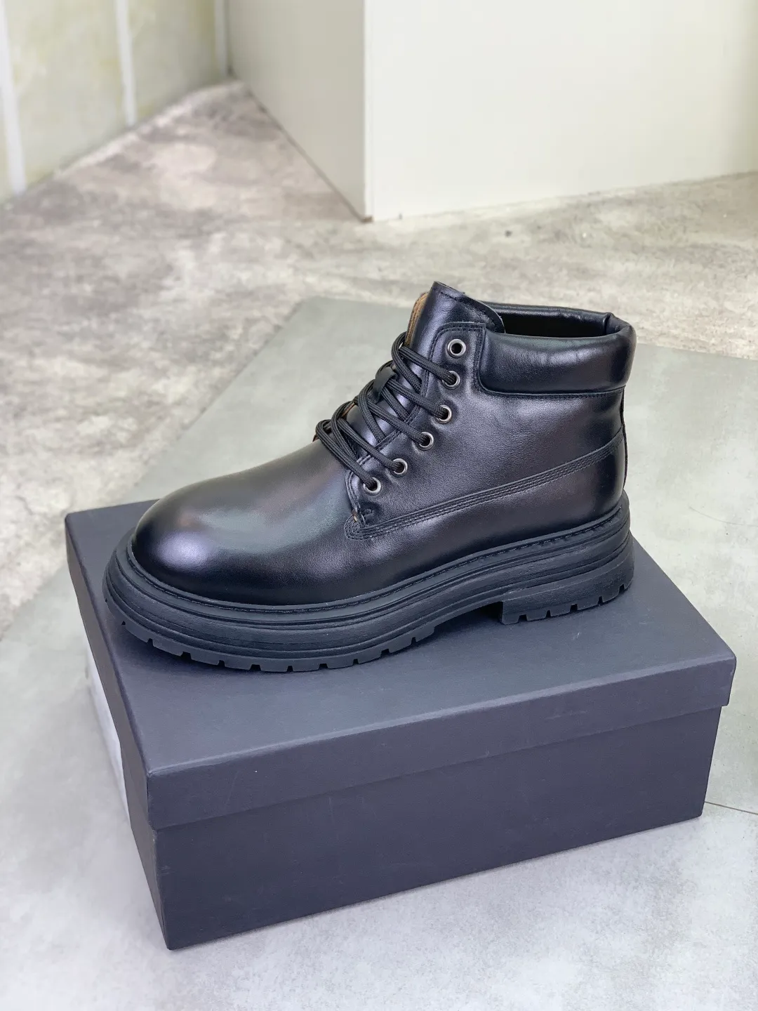 Men's men's shoes 💰P660 New arrival 🆕🆕🆕 IUGGI Men's British retro Martin boots Winter new men's outdoor hiking boots First layer of cowhide on the outside and wool on the inside Comfortable and warm Rubber sole sole Non-slip and firm Trendy and fashionable Casual and versatile Size: 38-44 (45 customized) Color: three colors